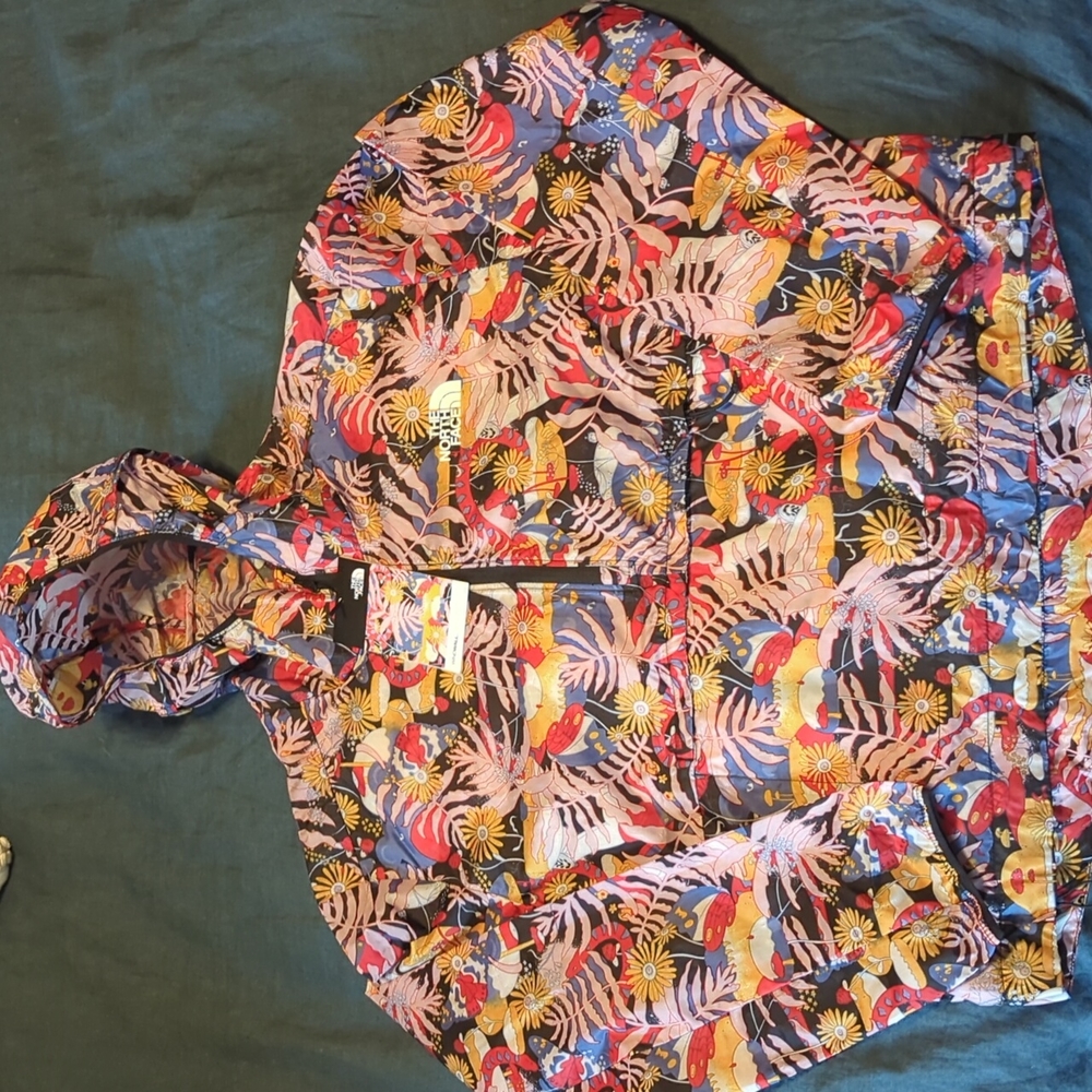The North Face Windwall Breaker NWT Naomi Otsu